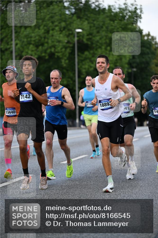29.06.2025 - hella hamburg halbmarathon Dr. Thomas Lammeyer http://msf.ph/oto/8166545 29.06.2025 09:44:59 Kennedybrücke 1241, 2892, 6559, 7862, 10780, 11194 meine-sportfotos.de