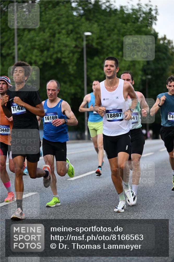 29.06.2025 - hella hamburg halbmarathon Dr. Thomas Lammeyer http://msf.ph/oto/8166563 29.06.2025 09:44:59 Kennedybrücke 1241, 2892, 6559, 7862, 10780, 11194 meine-sportfotos.de