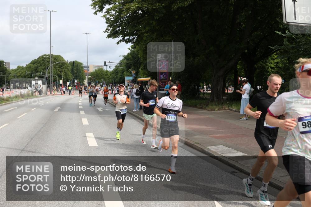 29.06.2025 - hella hamburg halbmarathon Yannick Fuchs http://msf.ph/oto/8166570 29.06.2025 10:22:46 20KM 1122, 2203, 4678, 5367, 7651, 8731, 9804, 10485, 10655, 12341, 13941, 14757, 15576, 15583, 17354, 17893, 18567, 18832, 19114 meine-sportfotos.de