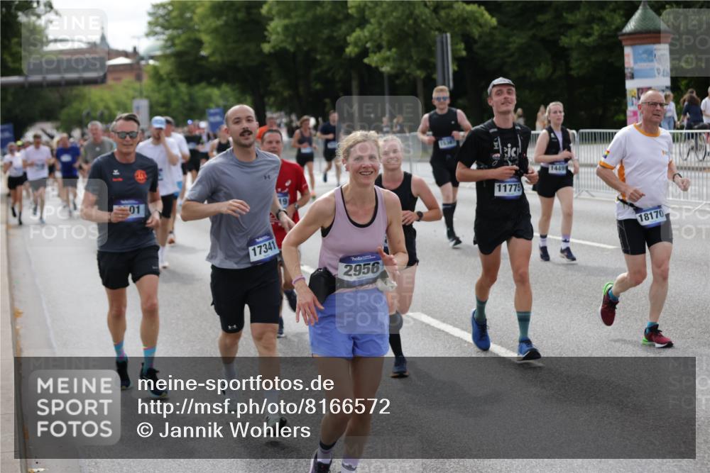 29.06.2025 - hella hamburg halbmarathon Jannik Wohlers http://msf.ph/oto/8166572 29.06.2025 10:20:48 Lombardsbrücke 1028, 1266, 1658, 2383, 2635, 2956, 2986, 3122, 3161, 3453, 3813, 5061, 5395, 5493, 5767, 6275, 6308, 6844, 7228, 7522, 7553, 7608, 8726, 8844, 9108, 9501, 10585, 10602, 11117, 11610, 11698, 11775, 12175, 12395, 12561, 12694, 13057, 13448, 13508, 14499, 14519, 14809, 14819, 15020, 15387, 15470, 15736, 15752, 15767, 16256, 16586, 16600, 16896, 17035, 17341, 17367, 17961, 18170, 18305, 18784, 18809 meine-sportfotos.de