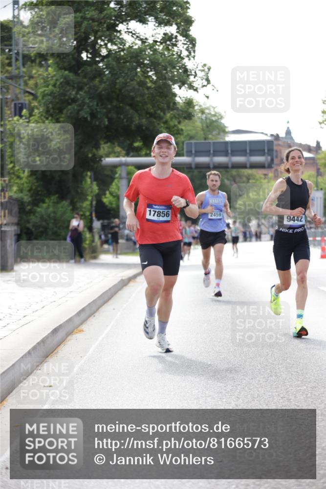 29.06.2025 - hella hamburg halbmarathon Jannik Wohlers http://msf.ph/oto/8166573 29.06.2025 09:41:00 Lombardsbrücke 2459, 7963, 9442, 10234, 11624, 17856, 17886 meine-sportfotos.de