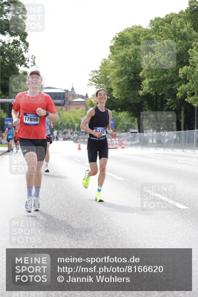 29.06.2025 - hella hamburg halbmarathon Jannik Wohlers http://msf.ph/oto/8166620 29.06.2025 09:41:00 Lombardsbrücke 2459, 7963, 9442, 10234, 11624, 17856, 17886 meine-sportfotos.de