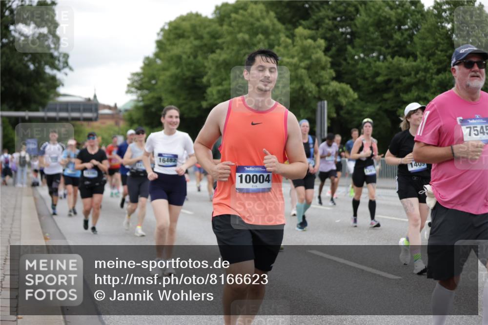 29.06.2025 - hella hamburg halbmarathon Jannik Wohlers http://msf.ph/oto/8166623 29.06.2025 11:05:27 Lombardsbrücke 1409, 2731, 3502, 3755, 3858, 4351, 4352, 4682, 5340, 5563, 5946, 6283, 6798, 7164, 7347, 7545, 7857, 8438, 8756, 9035, 9382, 10004, 10395, 10906, 11121, 11296, 11348, 11852, 11853, 12040, 12045, 12753, 12763, 12830, 12885, 12918, 12985, 12986, 13216, 13320, 13720, 13721, 13813, 13935, 14136, 14193, 14454, 14641, 14733, 14912, 15904, 16474, 16482, 16496, 16510, 16516, 16542, 16584, 16603, 16699, 16790, 17069, 17361, 17460, 17858, 17859, 18527 meine-sportfotos.de