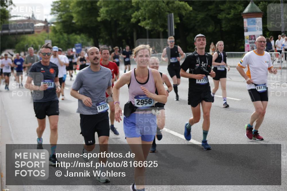 29.06.2025 - hella hamburg halbmarathon Jannik Wohlers http://msf.ph/oto/8166625 29.06.2025 10:20:48 Lombardsbrücke 1028, 1266, 1658, 2383, 2635, 2956, 2986, 3122, 3161, 3453, 3813, 5061, 5395, 5493, 5767, 6275, 6308, 6844, 7228, 7522, 7553, 7608, 8726, 8844, 9108, 9501, 10585, 10602, 11117, 11610, 11698, 11775, 12175, 12395, 12561, 12694, 13057, 13448, 13508, 14499, 14519, 14809, 14819, 15020, 15387, 15470, 15736, 15752, 15767, 16256, 16586, 16600, 16896, 17035, 17341, 17367, 17961, 18170, 18305, 18784, 18809 meine-sportfotos.de
