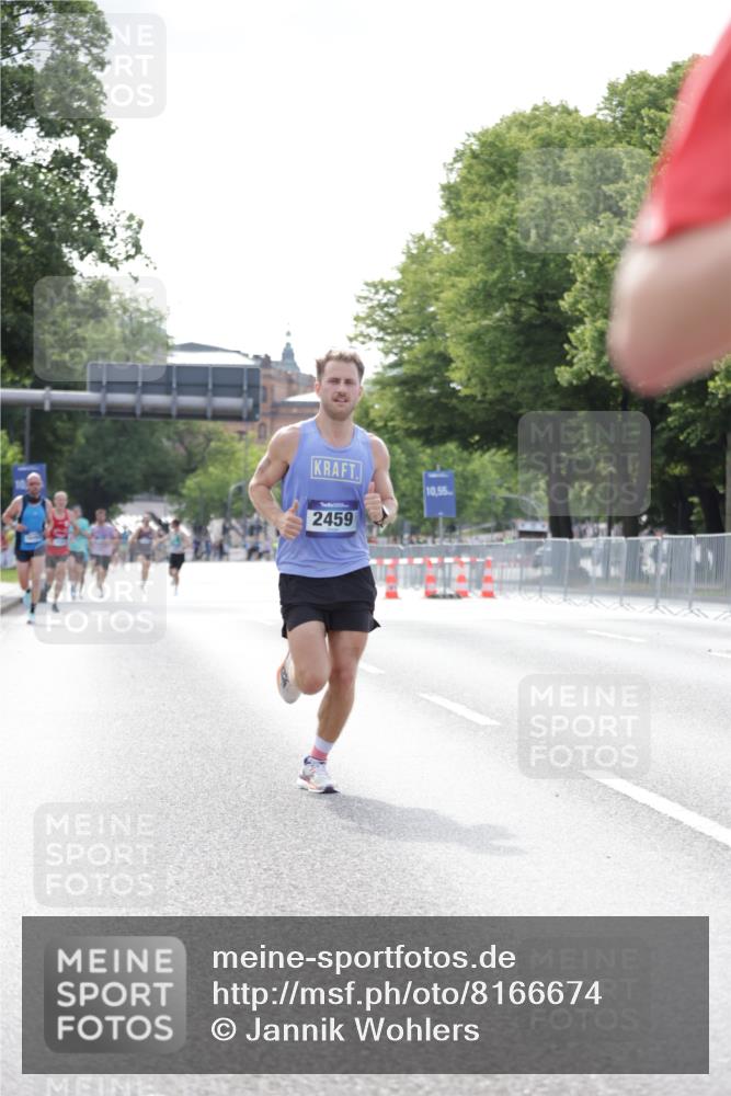 29.06.2025 - hella hamburg halbmarathon Jannik Wohlers http://msf.ph/oto/8166674 29.06.2025 09:41:02 Lombardsbrücke 2459, 7963, 9442, 10234, 11624, 17856, 17886 meine-sportfotos.de