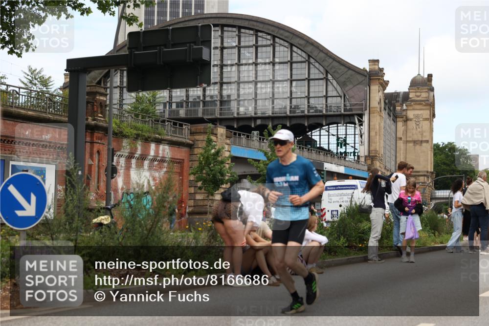 29.06.2025 - hella hamburg halbmarathon Yannick Fuchs http://msf.ph/oto/8166686 29.06.2025 11:18:20 20KM 1131, 1269, 1694, 1939, 3573, 3837, 4834, 5035, 5322, 6287, 6977, 7169, 7248, 7370, 8085, 8537, 9259, 9567, 9635, 9714, 9788, 10148, 10162, 10649, 10977, 11249, 13031, 13206, 13584, 14024, 14240, 14421, 14633, 15180, 15402, 15404, 16586, 16600, 16601, 16604, 16791, 16991, 17699, 18007, 18046, 18417, 18698 meine-sportfotos.de