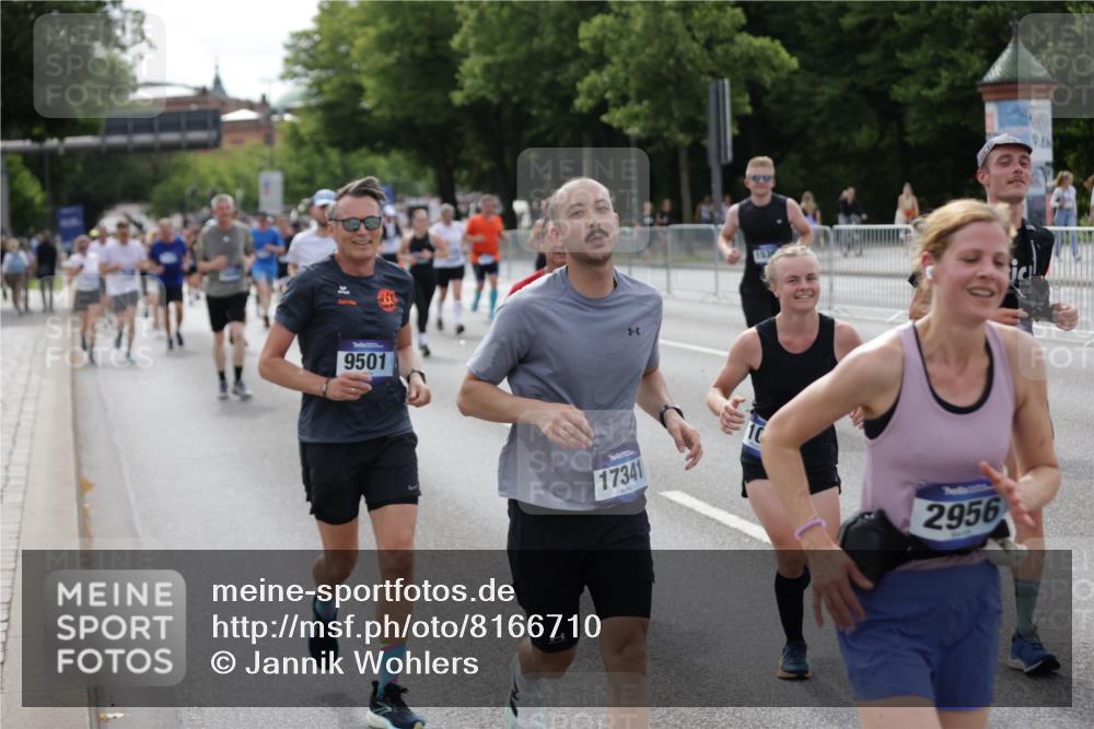 29.06.2025 - hella hamburg halbmarathon Jannik Wohlers http://msf.ph/oto/8166710 29.06.2025 10:20:49 Lombardsbrücke 1028, 1266, 1658, 2271, 2383, 2635, 2956, 2986, 3122, 3161, 3453, 5061, 5373, 5395, 5493, 5767, 6275, 6308, 6844, 7228, 7522, 7553, 7608, 8726, 8844, 9108, 9501, 10602, 11117, 11610, 11698, 11775, 12175, 12395, 12561, 12694, 13057, 13448, 13508, 14499, 14519, 14809, 14819, 15387, 15470, 15736, 15752, 15767, 16586, 16600, 16896, 17035, 17341, 17961, 17969, 18170, 18784, 18809 meine-sportfotos.de