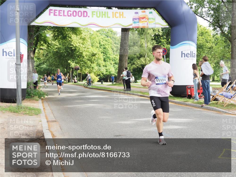 29.06.2025 - hella hamburg halbmarathon MichiJ http://msf.ph/oto/8166733 29.06.2025 10:14:14 Zwischen KM18-KM19 10234, 11194, 19078 meine-sportfotos.de