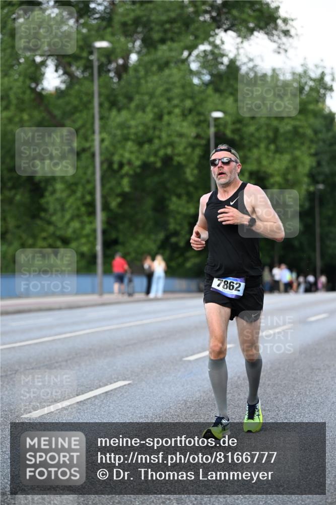 29.06.2025 - hella hamburg halbmarathon Dr. Thomas Lammeyer http://msf.ph/oto/8166777 29.06.2025 09:45:02 Kennedybrücke 1241, 2892, 6559, 7862 meine-sportfotos.de