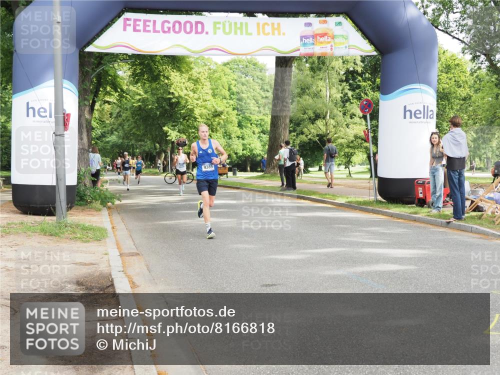 29.06.2025 - hella hamburg halbmarathon MichiJ http://msf.ph/oto/8166818 29.06.2025 10:14:17 Zwischen KM18-KM19 10234, 11194, 19078 meine-sportfotos.de