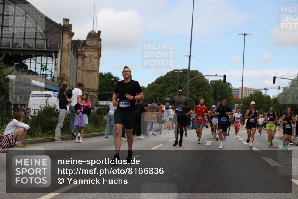 29.06.2025 - hella hamburg halbmarathon Yannick Fuchs http://msf.ph/oto/8166836 29.06.2025 11:18:21 20KM 1131, 1269, 1694, 1939, 3573, 3837, 4834, 5035, 5322, 6287, 6977, 7248, 7370, 7832, 8085, 8537, 9259, 9567, 9635, 9714, 9788, 10148, 10162, 10649, 10977, 11249, 13031, 13206, 13584, 14024, 14240, 14421, 14633, 15180, 15402, 15404, 16586, 16600, 16601, 16604, 16791, 16991, 17699, 18007, 18046, 18210, 18698 meine-sportfotos.de