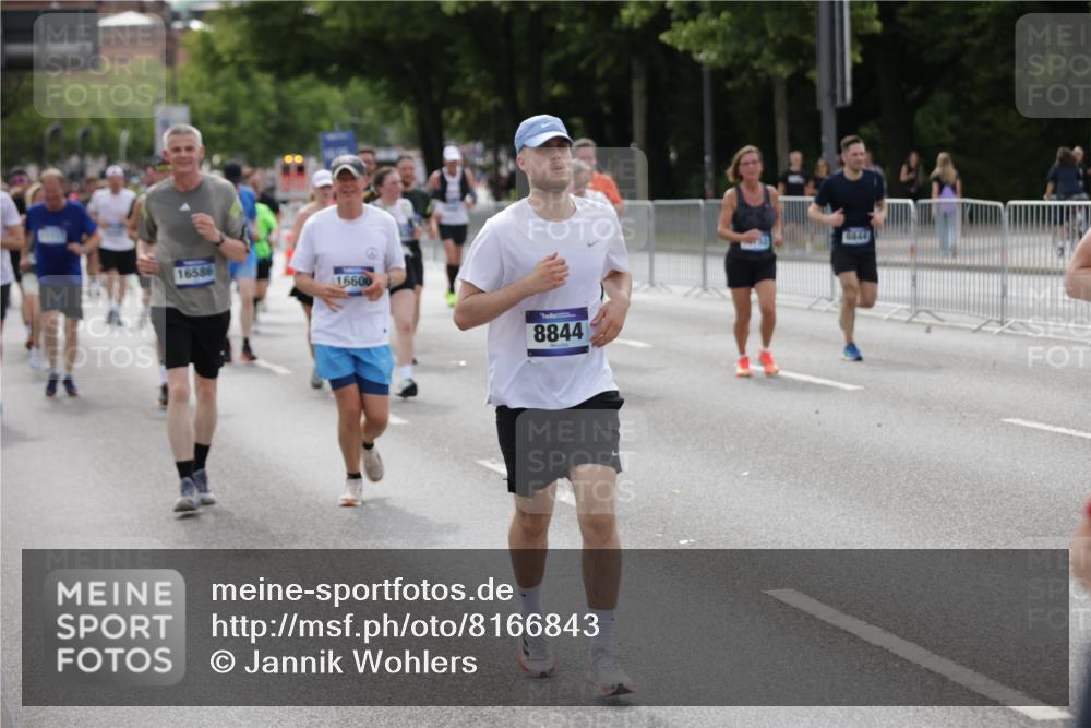 29.06.2025 - hella hamburg halbmarathon Jannik Wohlers http://msf.ph/oto/8166843 29.06.2025 10:20:51 Lombardsbrücke 1028, 1266, 1658, 2271, 2383, 2635, 2815, 2956, 2986, 3122, 3161, 3453, 3817, 5373, 5395, 5493, 5767, 6275, 6308, 6844, 7228, 7375, 7522, 7553, 7608, 8726, 8844, 9100, 9108, 9501, 10602, 11117, 11610, 11698, 11775, 12018, 12175, 12395, 12561, 13057, 13448, 13508, 14499, 14519, 14664, 14809, 14819, 15387, 15736, 15752, 15767, 16107, 16586, 16600, 16896, 17341, 17799, 17961, 17969, 18170, 18784, 18809, 19012 meine-sportfotos.de