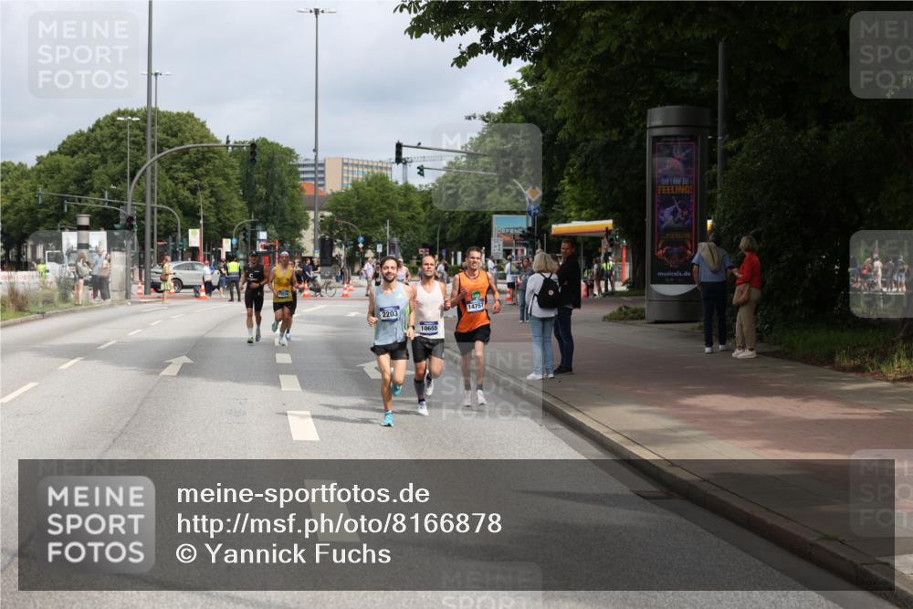 29.06.2025 - hella hamburg halbmarathon Yannick Fuchs http://msf.ph/oto/8166878 29.06.2025 10:22:49 20KM 1122, 2203, 4678, 5367, 7651, 8731, 9804, 10485, 10655, 12341, 13941, 14757, 15576, 15583, 16377, 17354, 17893, 18567, 18832, 19114 meine-sportfotos.de