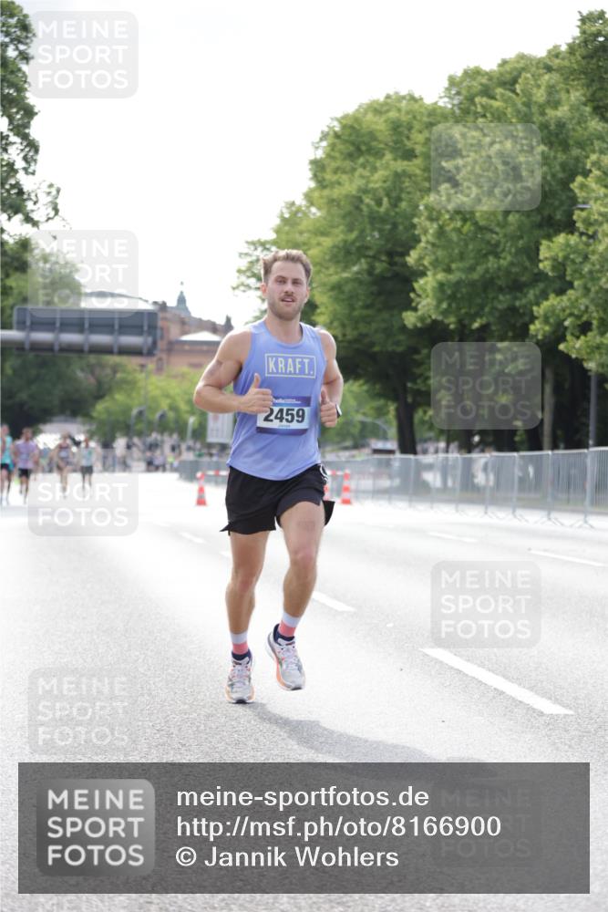 29.06.2025 - hella hamburg halbmarathon Jannik Wohlers http://msf.ph/oto/8166900 29.06.2025 09:41:02 Lombardsbrücke 2459, 7963, 9442, 10234, 11624, 17856, 17886 meine-sportfotos.de
