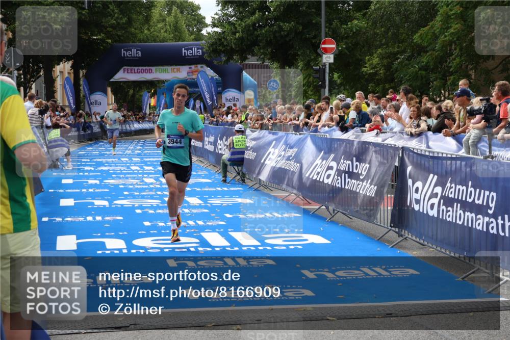 29.06.2025 - hella hamburg halbmarathon Zöllner http://msf.ph/oto/8166909 29.06.2025 10:16:37 Ziel 3944, 11864 meine-sportfotos.de