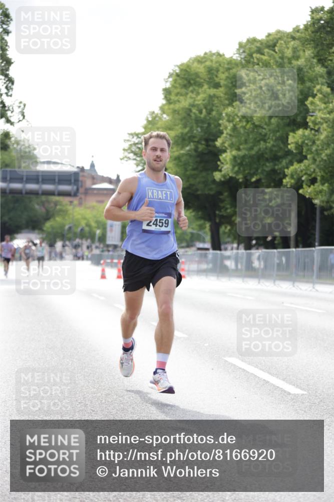 29.06.2025 - hella hamburg halbmarathon Jannik Wohlers http://msf.ph/oto/8166920 29.06.2025 09:41:02 Lombardsbrücke 2459, 7963, 9442, 10234, 11624, 17856, 17886 meine-sportfotos.de