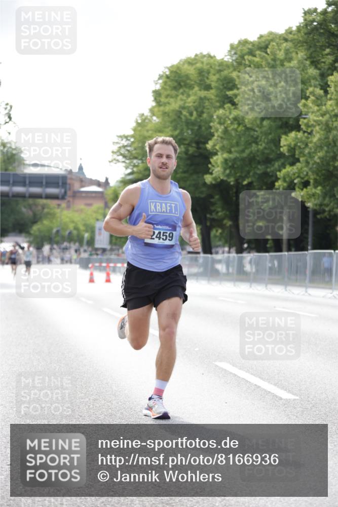 29.06.2025 - hella hamburg halbmarathon Jannik Wohlers http://msf.ph/oto/8166936 29.06.2025 09:41:03 Lombardsbrücke 2459, 7963, 9442, 10234, 11624, 16484, 17856, 17886 meine-sportfotos.de
