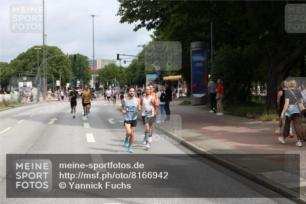 29.06.2025 - hella hamburg halbmarathon Yannick Fuchs http://msf.ph/oto/8166942 29.06.2025 10:22:50 20KM 1122, 2203, 4678, 5367, 7651, 8731, 9804, 10485, 10655, 12341, 13941, 14757, 15576, 15583, 16377, 17354, 17893, 18567, 18832, 19114 meine-sportfotos.de