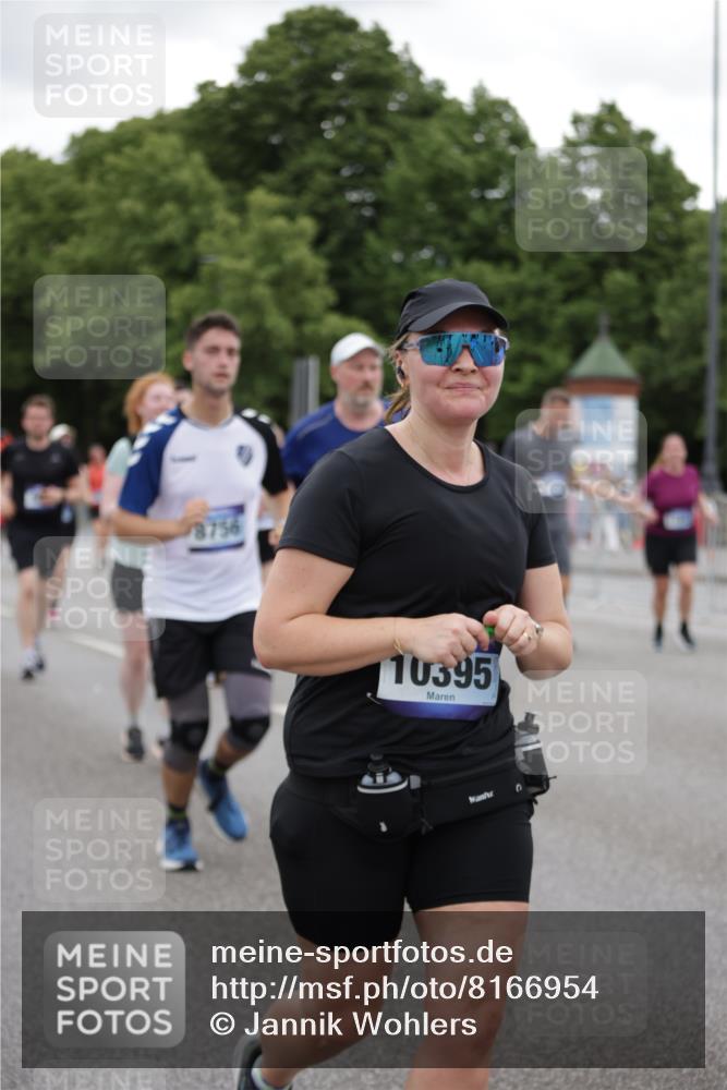 29.06.2025 - hella hamburg halbmarathon Jannik Wohlers http://msf.ph/oto/8166954 29.06.2025 11:05:33 Lombardsbrücke 1409, 2731, 3502, 3755, 3858, 4351, 4352, 4460, 4682, 5006, 5340, 5563, 5922, 5946, 6283, 6409, 6798, 7164, 7347, 7857, 7979, 8438, 8756, 8804, 9035, 9278, 9281, 10004, 10395, 11121, 11296, 11348, 11852, 11853, 11946, 12753, 12763, 12830, 12885, 12918, 12985, 12986, 13216, 13320, 13682, 13813, 14136, 14193, 14733, 14912, 15798, 15904, 16102, 16482, 16510, 16515, 16516, 16542, 16584, 16699, 16790, 17460, 17858, 17859, 17972, 18441, 18527, 18991 meine-sportfotos.de
