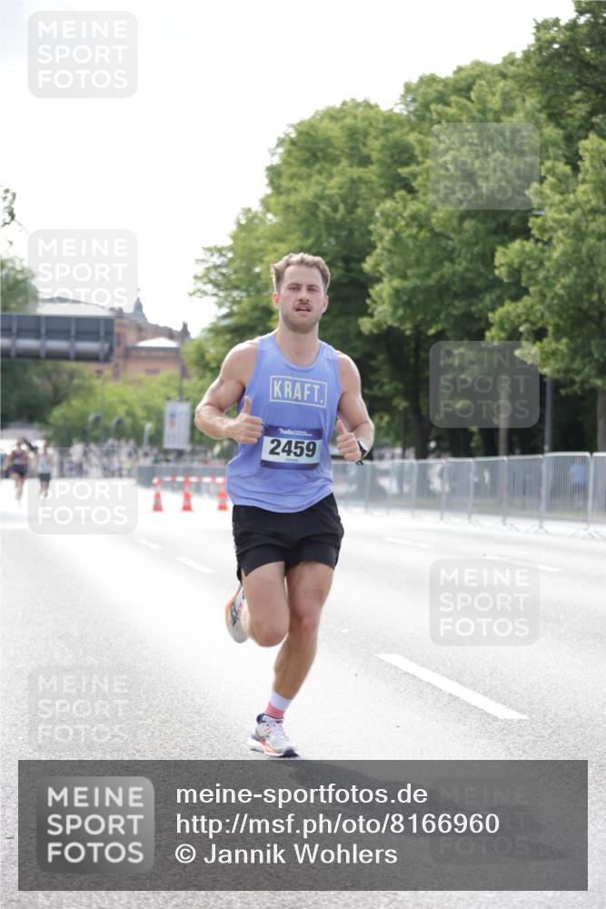 29.06.2025 - hella hamburg halbmarathon Jannik Wohlers http://msf.ph/oto/8166960 29.06.2025 09:41:03 Lombardsbrücke 2459, 7963, 9442, 10234, 11624, 16484, 17856, 17886 meine-sportfotos.de