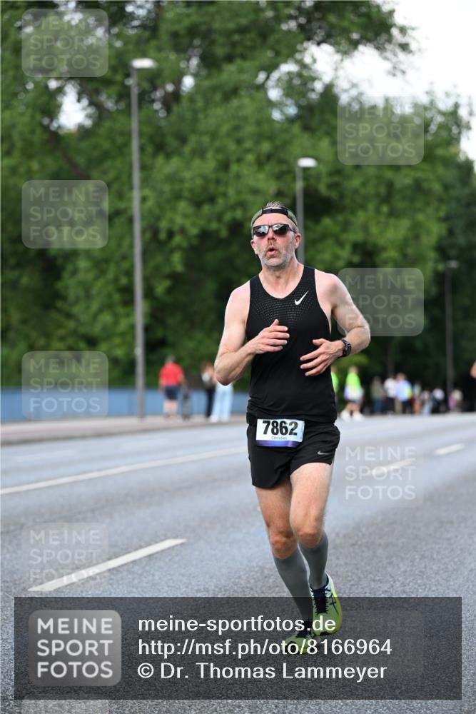 29.06.2025 - hella hamburg halbmarathon Dr. Thomas Lammeyer http://msf.ph/oto/8166964 29.06.2025 09:45:02 Kennedybrücke 1241, 2892, 6559, 7862 meine-sportfotos.de