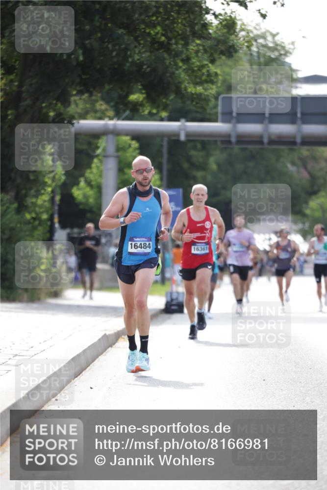 29.06.2025 - hella hamburg halbmarathon Jannik Wohlers http://msf.ph/oto/8166981 29.06.2025 09:41:05 Lombardsbrücke 2459, 9442, 10234, 11624, 16484, 17856, 17886 meine-sportfotos.de
