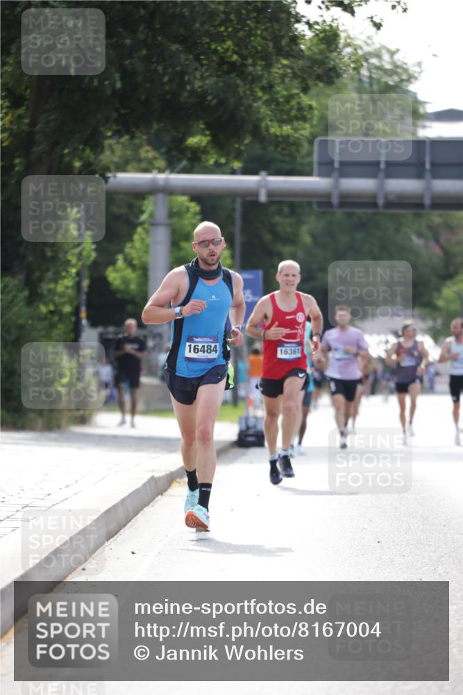 29.06.2025 - hella hamburg halbmarathon Jannik Wohlers http://msf.ph/oto/8167004 29.06.2025 09:41:05 Lombardsbrücke 2459, 9442, 10234, 11624, 16484, 17856, 17886 meine-sportfotos.de