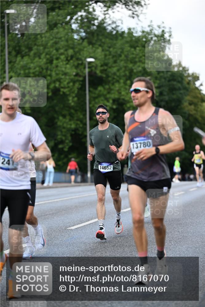 29.06.2025 - hella hamburg halbmarathon Dr. Thomas Lammeyer http://msf.ph/oto/8167070 29.06.2025 09:45:12 Kennedybrücke 1241, 2604, 2892, 7862, 10485 meine-sportfotos.de