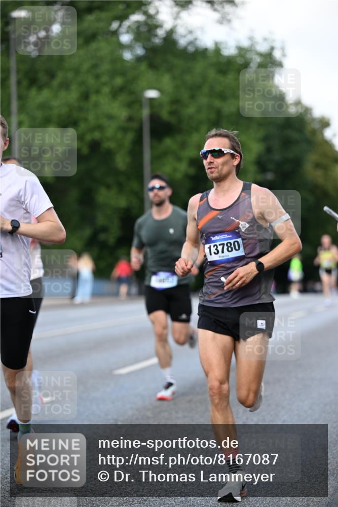 29.06.2025 - hella hamburg halbmarathon Dr. Thomas Lammeyer http://msf.ph/oto/8167087 29.06.2025 09:45:12 Kennedybrücke 1241, 2604, 2892, 7862, 10485 meine-sportfotos.de