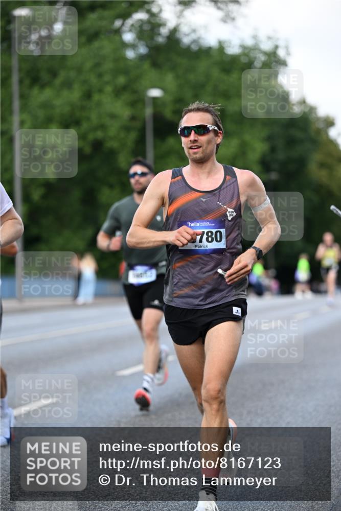 29.06.2025 - hella hamburg halbmarathon Dr. Thomas Lammeyer http://msf.ph/oto/8167123 29.06.2025 09:45:13 Kennedybrücke 1241, 2604, 2892, 10485 meine-sportfotos.de