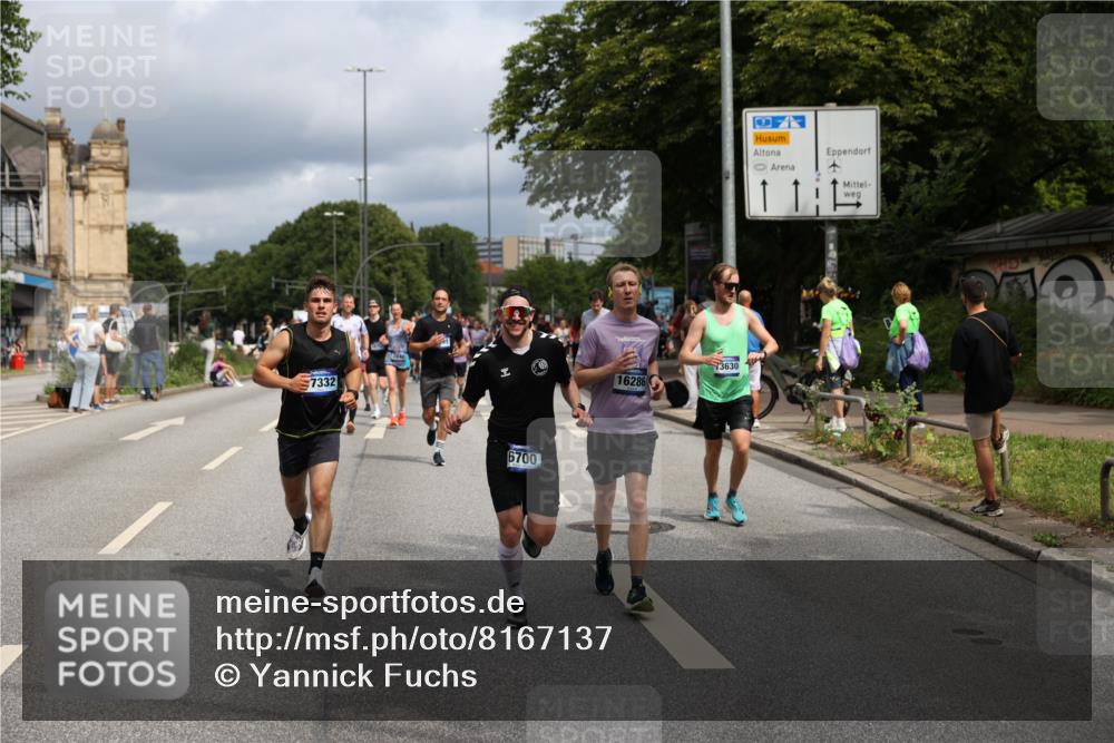 29.06.2025 - hella hamburg halbmarathon Yannick Fuchs http://msf.ph/oto/8167137 29.06.2025 10:40:45 20KM 1139, 1759, 2842, 3087, 4091, 4237, 4497, 4949, 5459, 6388, 6421, 6691, 6700, 6978, 7335, 7961, 8023, 8142, 8482, 8981, 9232, 9386, 9529, 9786, 11125, 11185, 11491, 12171, 12269, 12579, 12651, 12891, 13630, 13698, 13782, 13940, 14045, 14262, 14541, 14722, 15133, 15149, 15157, 15206, 15900, 16081, 16127, 16286, 17008, 17190, 17281, 17332, 17353, 17461, 17492, 17865, 17892, 18118, 19128 meine-sportfotos.de