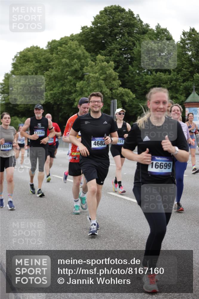29.06.2025 - hella hamburg halbmarathon Jannik Wohlers http://msf.ph/oto/8167160 29.06.2025 11:05:36 Lombardsbrücke 1409, 2139, 2731, 3755, 3858, 4351, 4352, 4460, 4682, 5006, 5340, 5563, 5922, 5946, 6283, 6409, 6798, 7164, 7347, 7857, 7979, 8438, 8756, 8804, 9035, 9278, 9281, 9285, 10004, 10395, 11121, 11296, 11852, 11853, 11946, 12753, 12763, 12830, 12985, 12986, 13216, 13320, 13682, 13813, 14136, 14193, 14749, 14912, 15798, 15904, 16102, 16482, 16510, 16515, 16516, 16542, 16557, 16584, 16699, 17460, 17858, 17859, 17972, 18441, 18527, 18991 meine-sportfotos.de
