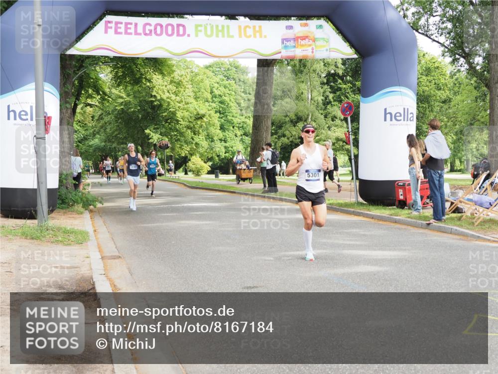29.06.2025 - hella hamburg halbmarathon MichiJ http://msf.ph/oto/8167184 29.06.2025 10:14:20 Zwischen KM18-KM19 5301, 9385, 11194, 19078 meine-sportfotos.de