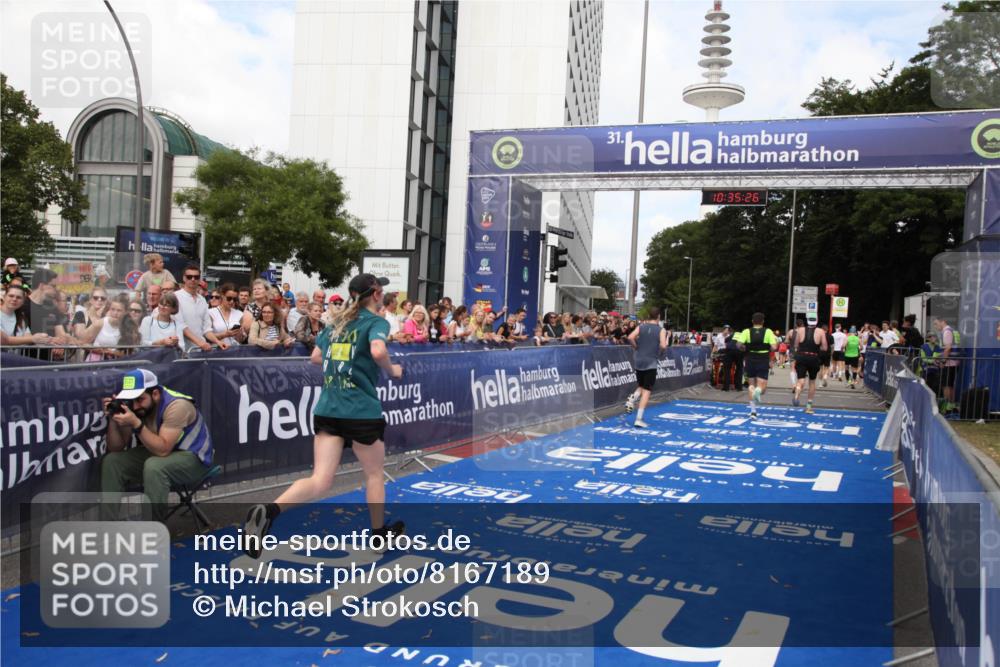 29.06.2025 - hella hamburg halbmarathon Michael Strokosch http://msf.ph/oto/8167189 29.06.2025 10:35:25 Ziel 4944, 7867, 10877, 11898, 13798, 14789, 15390, 15701, 15773, 15931 meine-sportfotos.de