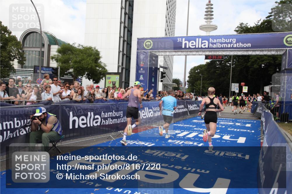 29.06.2025 - hella hamburg halbmarathon Michael Strokosch http://msf.ph/oto/8167220 29.06.2025 10:35:27 Ziel 4944, 10877, 11898, 13798, 14789, 15390, 15701, 15773, 15931, 15959 meine-sportfotos.de