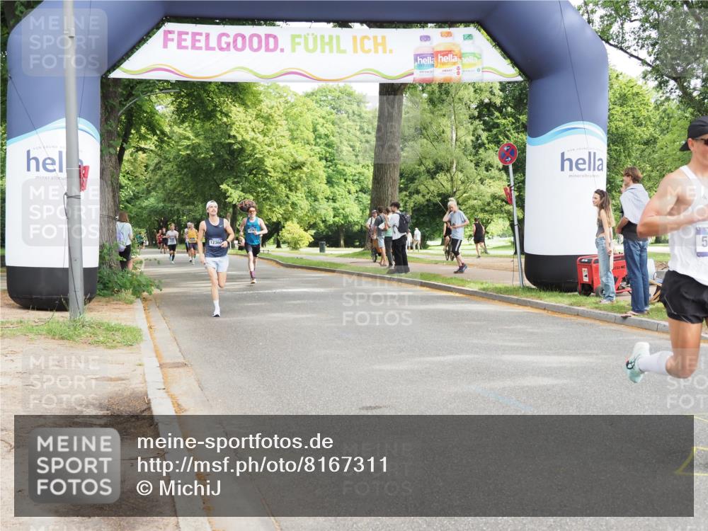 29.06.2025 - hella hamburg halbmarathon MichiJ http://msf.ph/oto/8167311 29.06.2025 10:14:21 Zwischen KM18-KM19 5301, 9385, 11194, 19078 meine-sportfotos.de