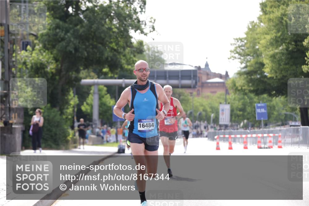 29.06.2025 - hella hamburg halbmarathon Jannik Wohlers http://msf.ph/oto/8167344 29.06.2025 09:41:08 Lombardsbrücke 2459, 9442, 10234, 11624, 16361, 16484, 17856 meine-sportfotos.de