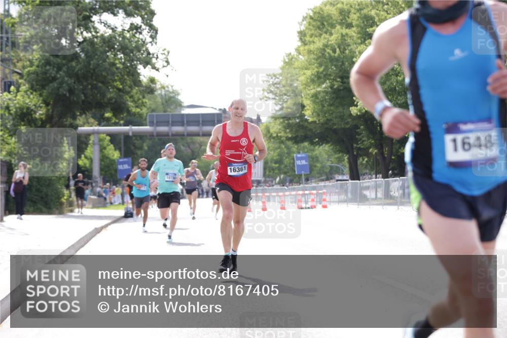 29.06.2025 - hella hamburg halbmarathon Jannik Wohlers http://msf.ph/oto/8167405 29.06.2025 09:41:10 Lombardsbrücke 2459, 4571, 9442, 10234, 10780, 11194, 16361, 16484, 17856 meine-sportfotos.de