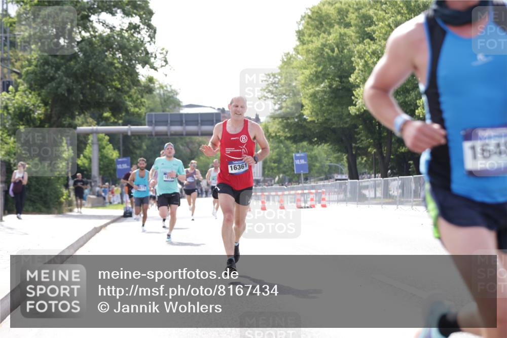 29.06.2025 - hella hamburg halbmarathon Jannik Wohlers http://msf.ph/oto/8167434 29.06.2025 09:41:10 Lombardsbrücke 2459, 4571, 9442, 10234, 10780, 11194, 16361, 16484, 17856 meine-sportfotos.de