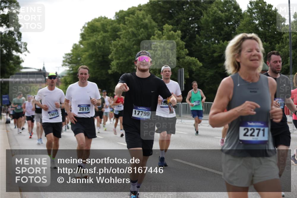 29.06.2025 - hella hamburg halbmarathon Jannik Wohlers http://msf.ph/oto/8167446 29.06.2025 10:21:00 Lombardsbrücke 1028, 1401, 2271, 2635, 2815, 3122, 3770, 3817, 3825, 3826, 4697, 4786, 5373, 5395, 5412, 5493, 6103, 6844, 7375, 7522, 7553, 7781, 8095, 8844, 9100, 9499, 9501, 9532, 9624, 10374, 10874, 10921, 11117, 11610, 11775, 12018, 12368, 13093, 13584, 14118, 14499, 14519, 14664, 14809, 15267, 15387, 15404, 15603, 15752, 15869, 16045, 16107, 16586, 16600, 17341, 17799, 17961, 17969, 18378, 18851, 19012 meine-sportfotos.de