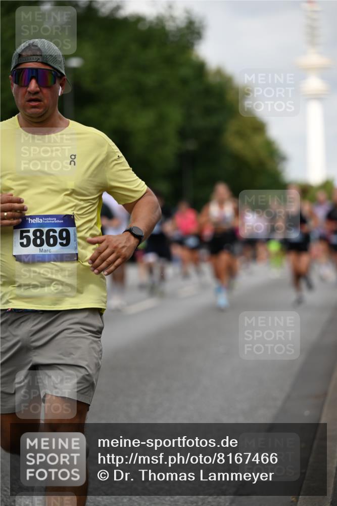 29.06.2025 - hella hamburg halbmarathon Dr. Thomas Lammeyer http://msf.ph/oto/8167466 29.06.2025 10:09:26 Kennedybrücke 1213, 1863, 2298, 3071, 3578, 4014, 4220, 4394, 5073, 5869, 6059, 6907, 6908, 7826, 8316, 8999, 9007, 9019, 9075, 9165, 9361, 9559, 9680, 10694 meine-sportfotos.de