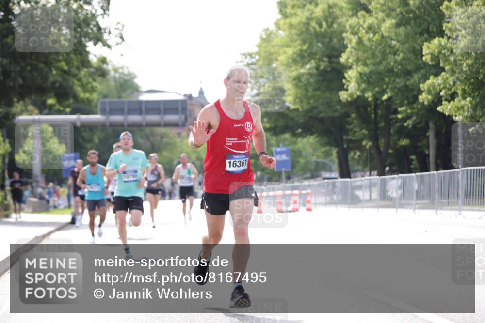 29.06.2025 - hella hamburg halbmarathon Jannik Wohlers http://msf.ph/oto/8167495 29.06.2025 09:41:10 Lombardsbrücke 2459, 4571, 9442, 10234, 10780, 11194, 16361, 16484, 17856 meine-sportfotos.de