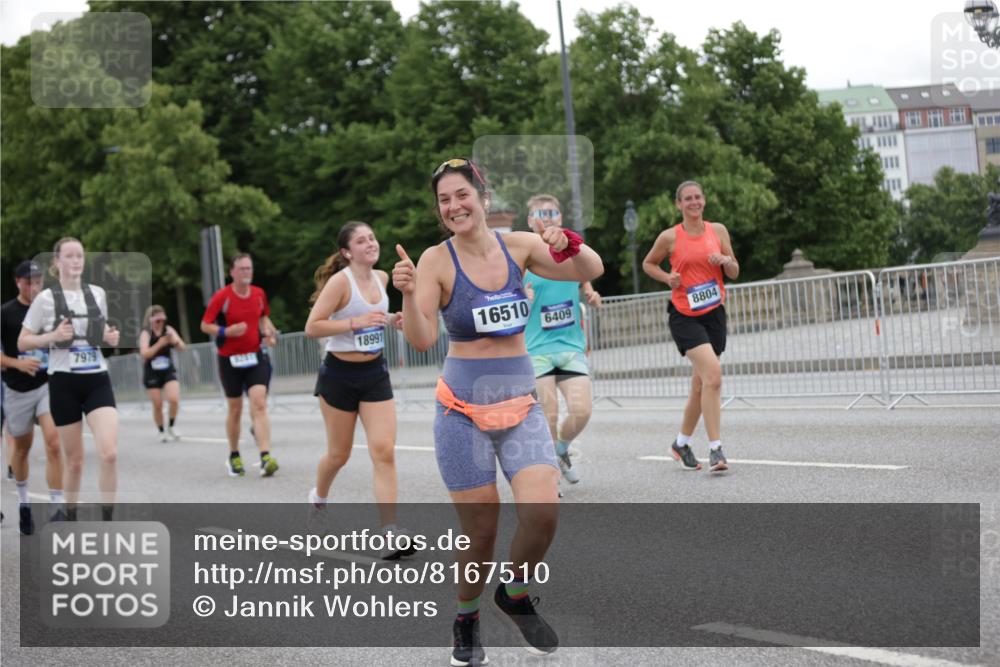 29.06.2025 - hella hamburg halbmarathon Jannik Wohlers http://msf.ph/oto/8167510 29.06.2025 11:05:41 Lombardsbrücke 1124, 2139, 2731, 3755, 4351, 4352, 4460, 4682, 5006, 5199, 5340, 5563, 5922, 6283, 6409, 6798, 7164, 7347, 7979, 8412, 8438, 8804, 9101, 9160, 9278, 9281, 9285, 11121, 11296, 11386, 11852, 11853, 11946, 12131, 12586, 12753, 12763, 12830, 13216, 13320, 13682, 13930, 14749, 15798, 16102, 16510, 16515, 16516, 16542, 16557, 16584, 16699, 17972, 18005, 18441, 18991, 19082 meine-sportfotos.de