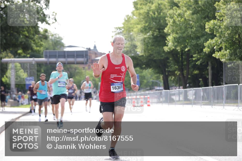29.06.2025 - hella hamburg halbmarathon Jannik Wohlers http://msf.ph/oto/8167555 29.06.2025 09:41:10 Lombardsbrücke 2459, 4571, 9442, 10234, 10780, 11194, 16361, 16484, 17856 meine-sportfotos.de