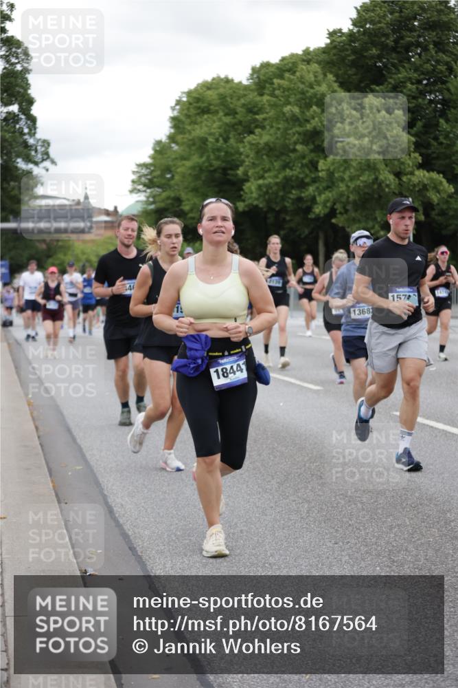 29.06.2025 - hella hamburg halbmarathon Jannik Wohlers http://msf.ph/oto/8167564 29.06.2025 11:05:42 Lombardsbrücke 1124, 2139, 2731, 3755, 4351, 4352, 4460, 4682, 5006, 5199, 5340, 5563, 5922, 6283, 6409, 6798, 7164, 7347, 7979, 8412, 8438, 8804, 9101, 9160, 9278, 9281, 9285, 11121, 11296, 11386, 11852, 11853, 11946, 12131, 12241, 12586, 12753, 12763, 12830, 13216, 13320, 13682, 13930, 14749, 15798, 16102, 16510, 16515, 16516, 16542, 16557, 16584, 16699, 17716, 17972, 18005, 18441, 18991, 19082 meine-sportfotos.de