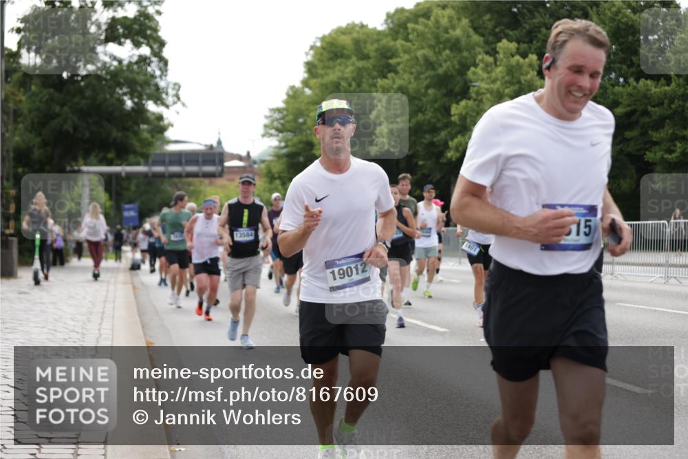 29.06.2025 - hella hamburg halbmarathon Jannik Wohlers http://msf.ph/oto/8167609 29.06.2025 10:21:02 Lombardsbrücke 1072, 1401, 2271, 2635, 2815, 3122, 3770, 3817, 3825, 3826, 4697, 4786, 5373, 5395, 5412, 5493, 6103, 6844, 7375, 7522, 7553, 7781, 8095, 8286, 8844, 9100, 9483, 9499, 9532, 9624, 10374, 10874, 10921, 11117, 11610, 12018, 12368, 13093, 13584, 13937, 14118, 14664, 15267, 15387, 15404, 15603, 15752, 15869, 16045, 16107, 16586, 16600, 17799, 17961, 17969, 18378, 18851, 19012 meine-sportfotos.de