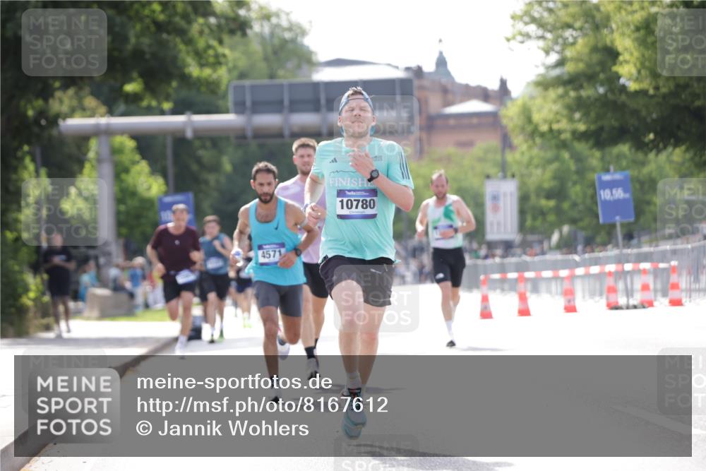 29.06.2025 - hella hamburg halbmarathon Jannik Wohlers http://msf.ph/oto/8167612 29.06.2025 09:41:11 Lombardsbrücke 2459, 4571, 9442, 10234, 10780, 11194, 16361, 16484, 17856 meine-sportfotos.de