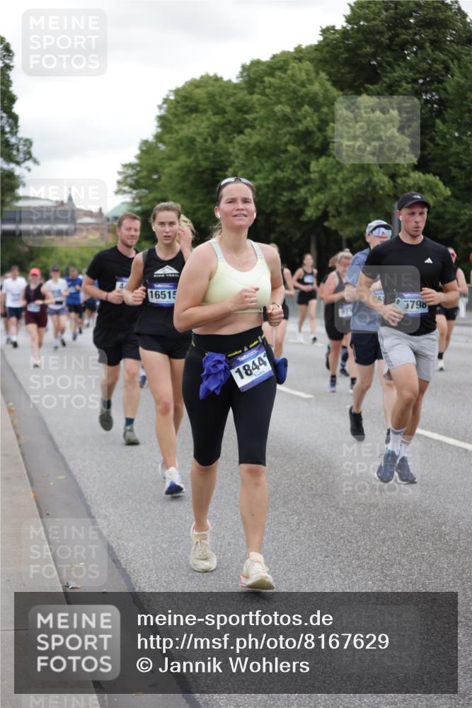 29.06.2025 - hella hamburg halbmarathon Jannik Wohlers http://msf.ph/oto/8167629 29.06.2025 11:05:43 Lombardsbrücke 1124, 2139, 2731, 3609, 3755, 4351, 4352, 4384, 4460, 4682, 5006, 5199, 5340, 5563, 5922, 6283, 6409, 6484, 6741, 7164, 7347, 7979, 8412, 8438, 8804, 9101, 9160, 9278, 9281, 9285, 11138, 11296, 11386, 11852, 11853, 11946, 12131, 12241, 12586, 12753, 12830, 13216, 13320, 13682, 13930, 14749, 15798, 16102, 16510, 16515, 16516, 16557, 16584, 17564, 17716, 17972, 18005, 18441, 18991, 19082 meine-sportfotos.de