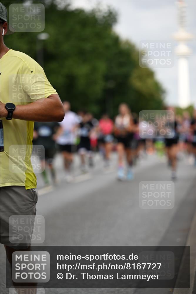 29.06.2025 - hella hamburg halbmarathon Dr. Thomas Lammeyer http://msf.ph/oto/8167727 29.06.2025 10:09:27 Kennedybrücke 1213, 1863, 2298, 3071, 3578, 4014, 4220, 4394, 4782, 5073, 5869, 6059, 6907, 6908, 7826, 8316, 8727, 8999, 9007, 9019, 9075, 9165, 9361, 9559, 9680, 10694 meine-sportfotos.de