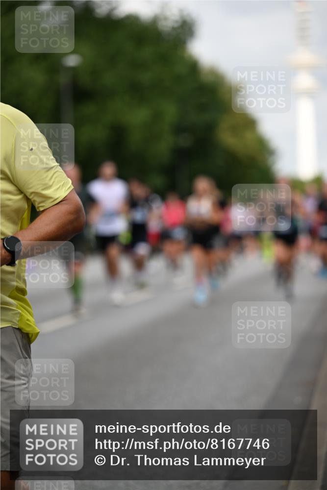 29.06.2025 - hella hamburg halbmarathon Dr. Thomas Lammeyer http://msf.ph/oto/8167746 29.06.2025 10:09:27 Kennedybrücke 1213, 1863, 2298, 3071, 3578, 4014, 4220, 4394, 4782, 5073, 5869, 6059, 6907, 6908, 7826, 8316, 8727, 8999, 9007, 9019, 9075, 9165, 9361, 9559, 9680, 10694 meine-sportfotos.de